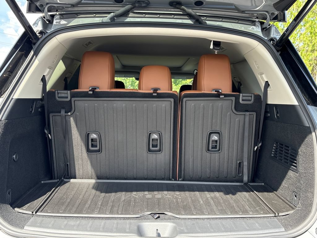 Used 2025 Nissan Pathfinder Platinum FWD image 31