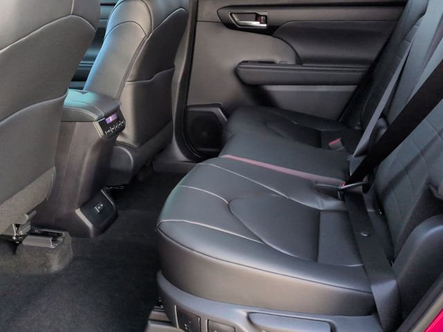 Certified 2026 Toyota Highlander XLE image 26