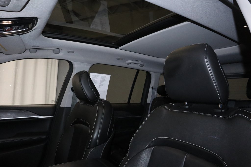 Used 2023 Jeep Grand Cherokee Limited w/ Black Appearance Package image 34