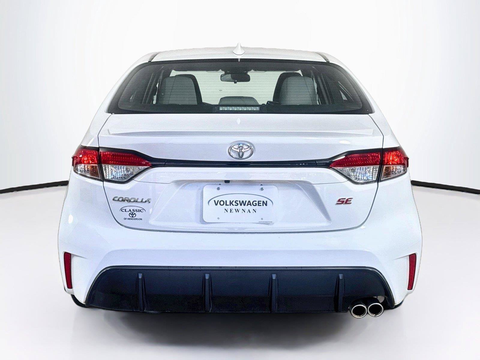 Used 2024 Toyota Corolla SE w/ SE Premium Package FWD image 5