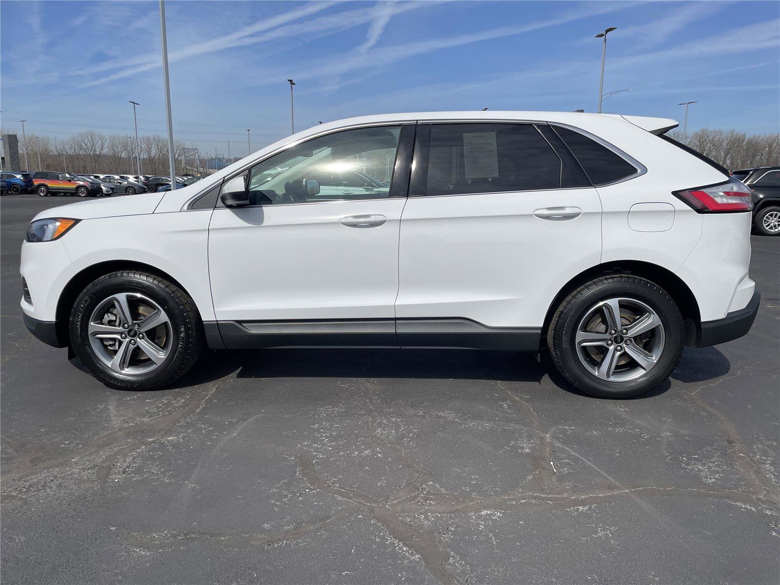 Used 2024 Ford Edge SEL w/ Convenience Package AWD/4WD image 2
