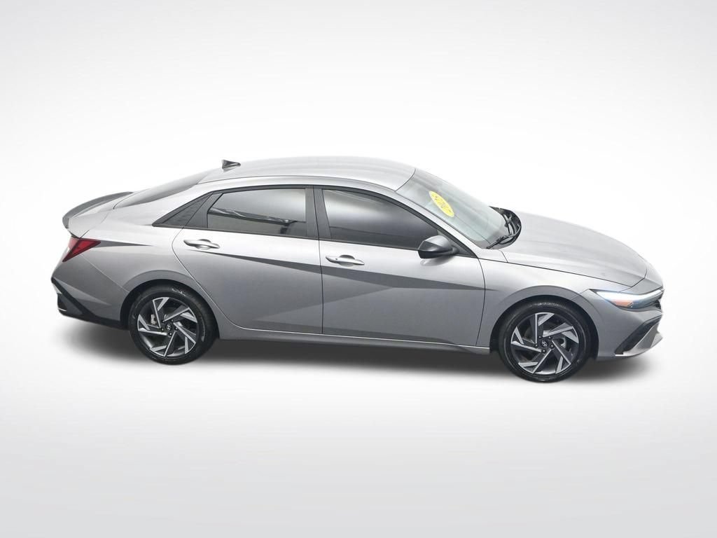 Used 2025 Hyundai Elantra Sport FWD image 32