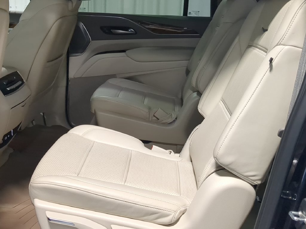 Used 2023 Cadillac Escalade ESV Premium Luxury Platinum AWD/4WD image 23