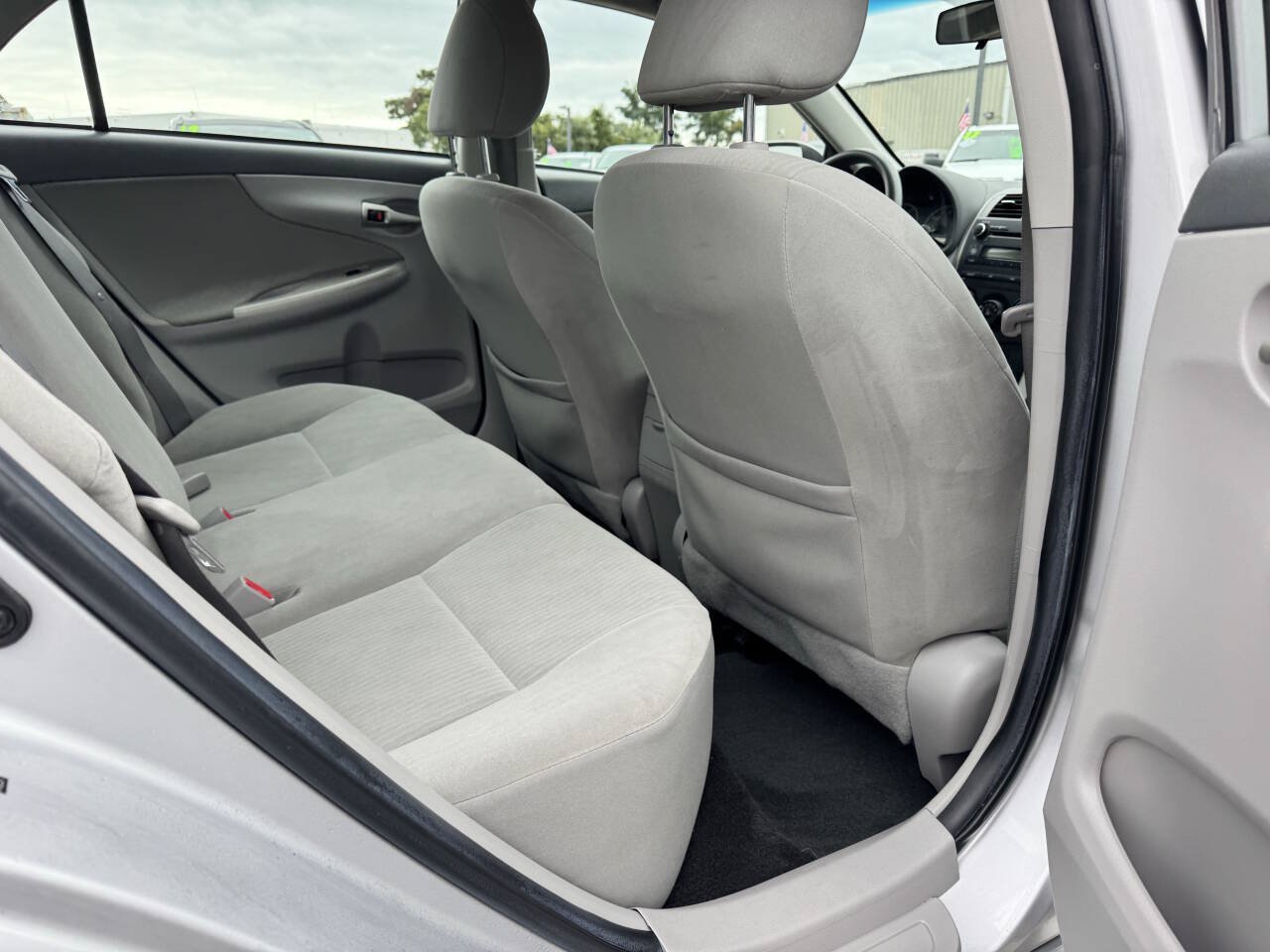 Used 2010 Toyota Corolla LE FWD image 30