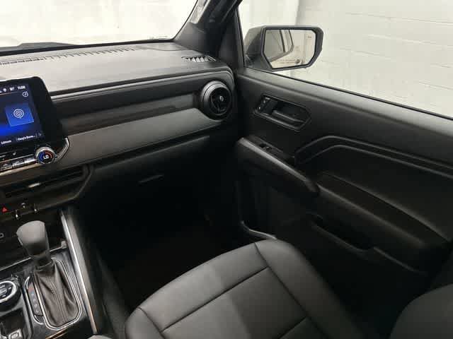 Used 2026 Chevrolet Colorado Trail Boss AWD/4WD image 13
