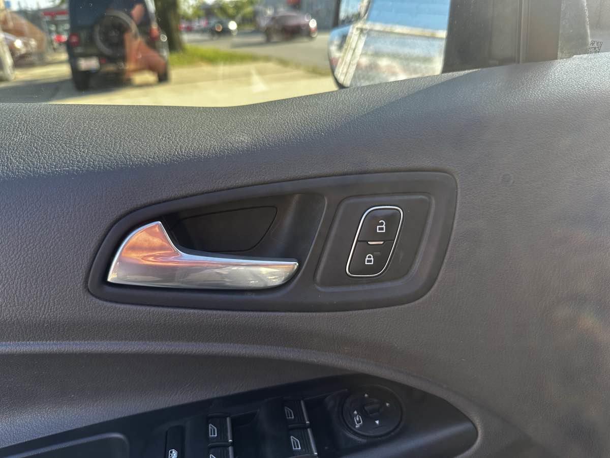 Used 2020 Ford Transit Connect XLT FWD image 8