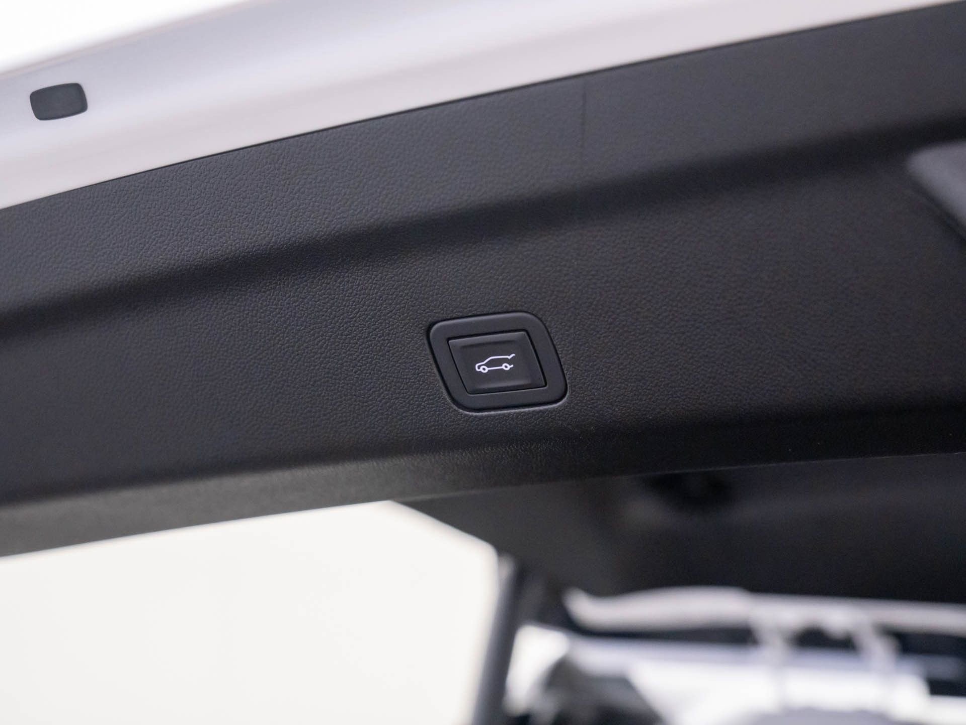 Certified 2025 Cadillac Escalade ESV Sport w/ LPO, ONYX Package image 41