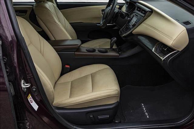 Used 2017 Toyota Avalon Touring image 29