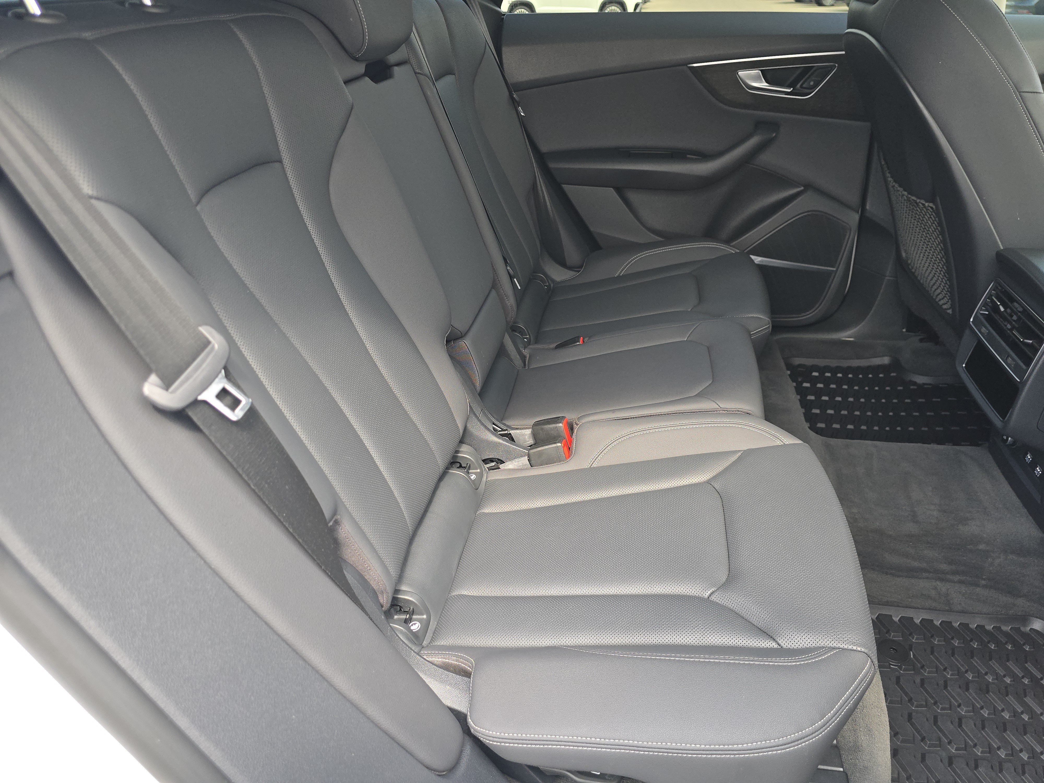 Used 2020 Audi Q8 Premium Plus w/ Premium Plus Package AWD/4WD image 18