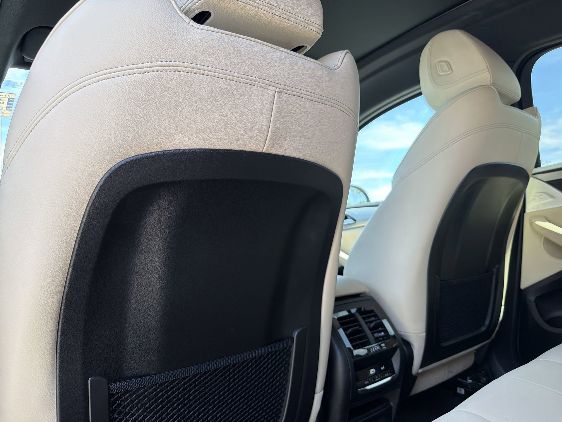 Certified 2025 BMW X4 xDrive30i w/ Premium Package image 18