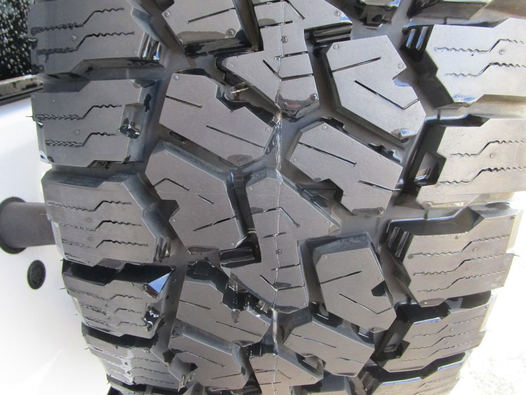 Used 2017 Jeep Wrangler Unlimited Sahara w/ Connectivity Group image 11