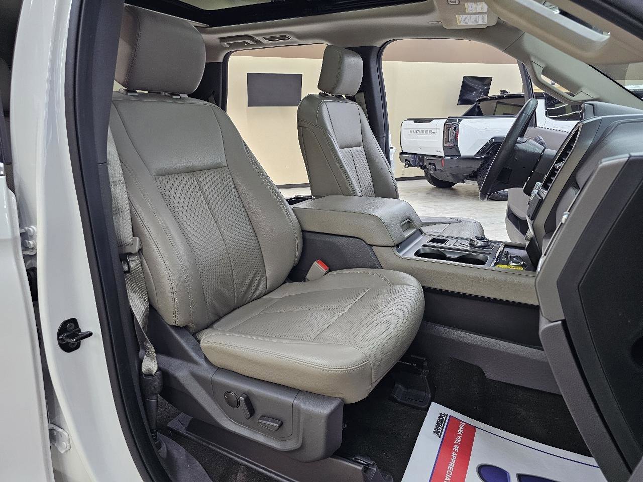 Used 2020 Ford Expedition XLT w/ Equipment Group 202A RWD image 21