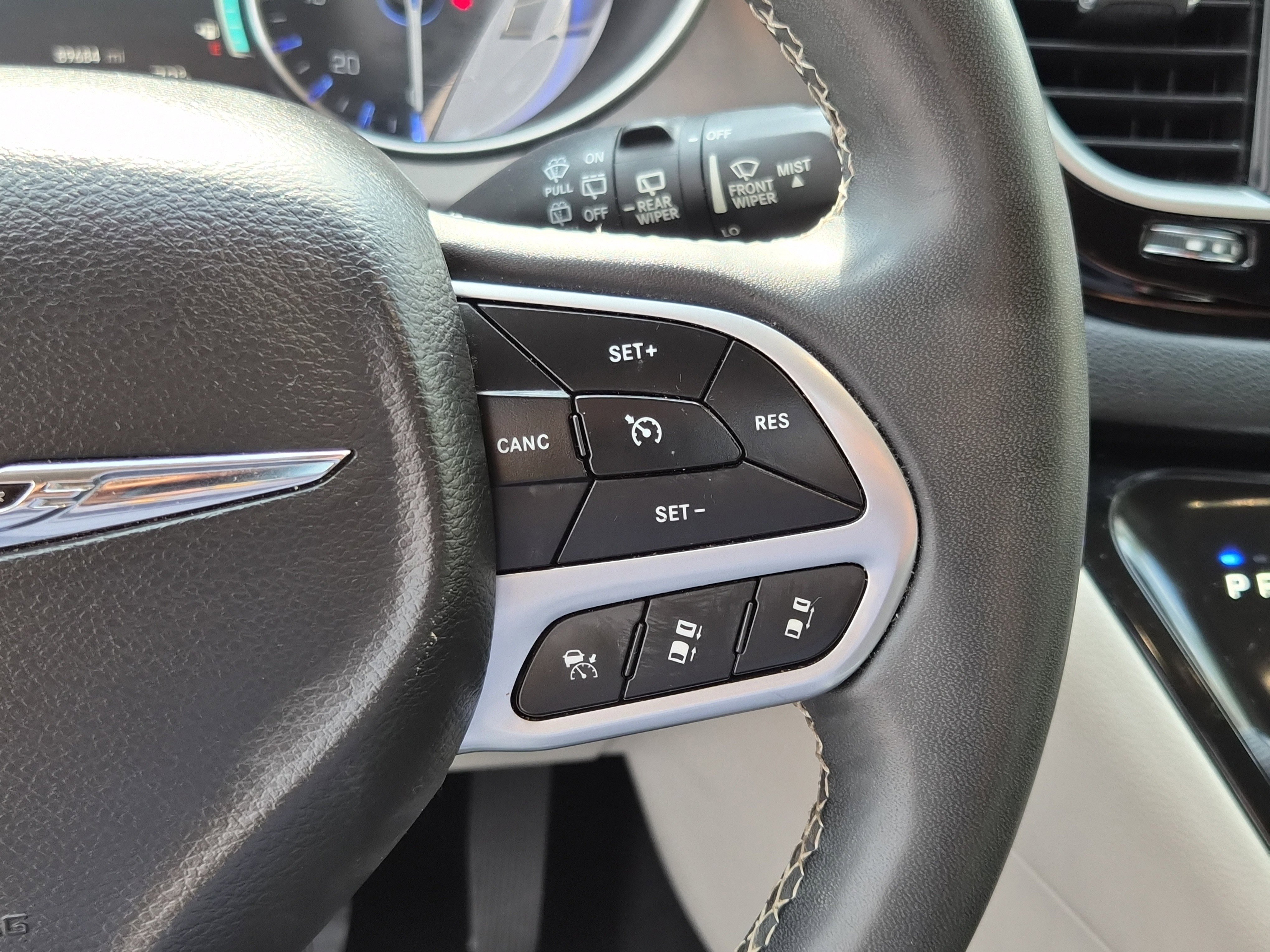 Used 2022 Chrysler Pacifica Touring-L image 25