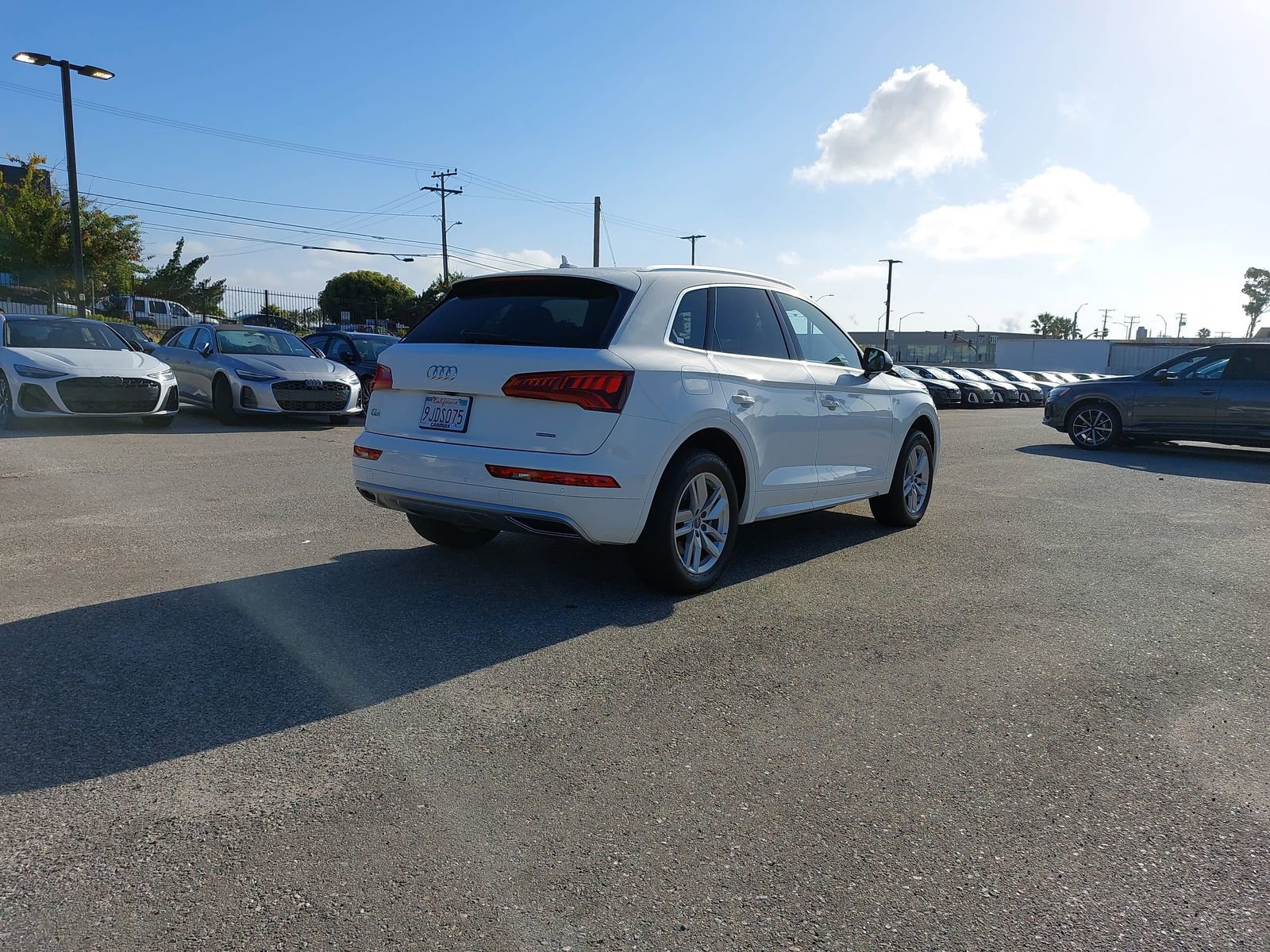 Used 2020 Audi Q5 2.0T Premium w/ Convenience Package AWD/4WD image 3