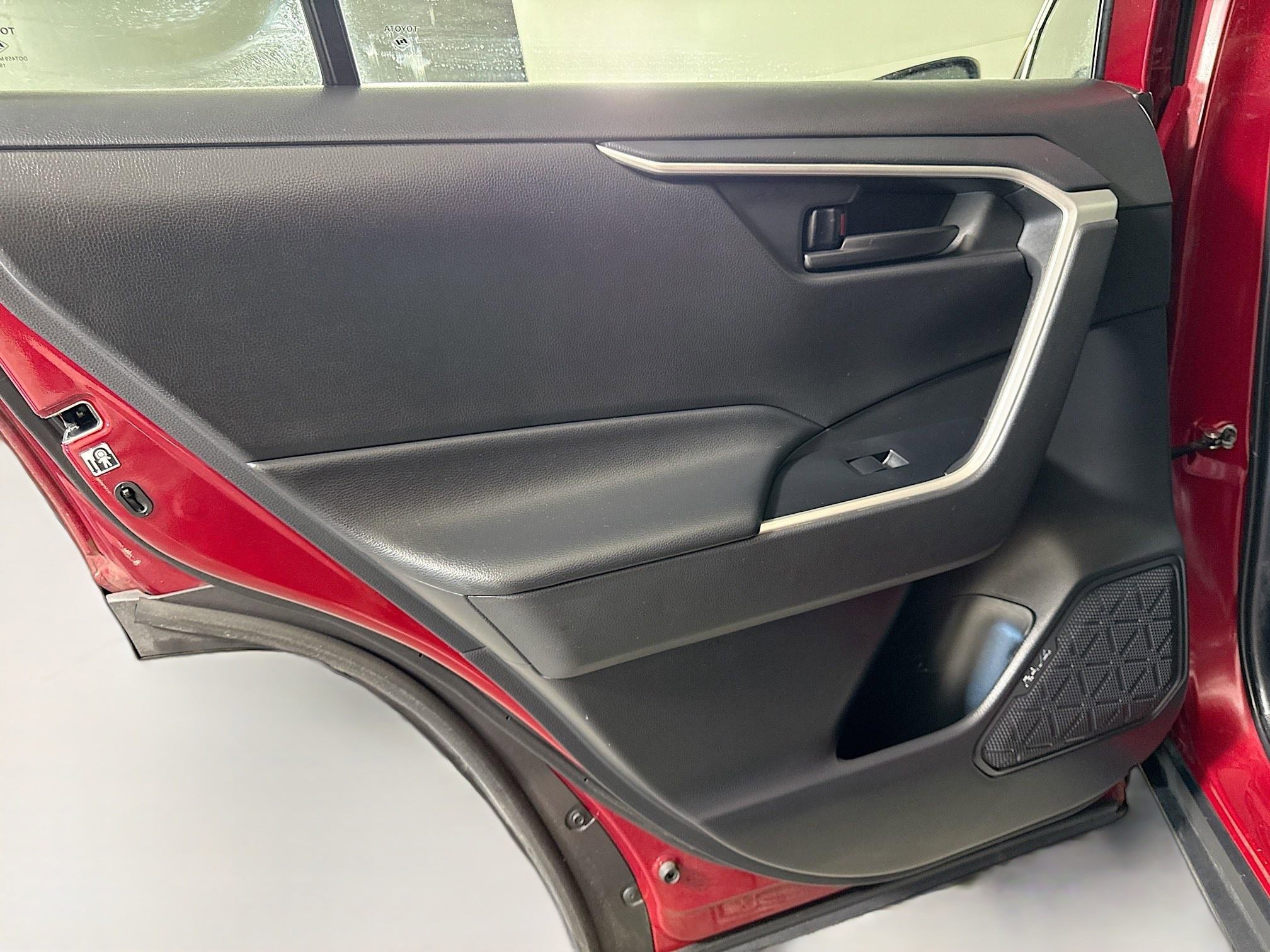 Used 2020 Toyota RAV4 LE image 25