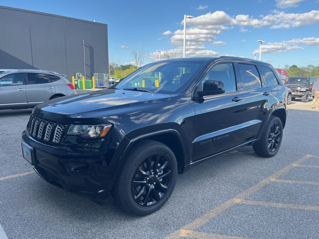 Used 2021 Jeep Grand Cherokee Laredo X AWD/4WD image 1