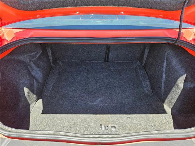 Used 2016 Dodge Challenger SXT RWD image 6