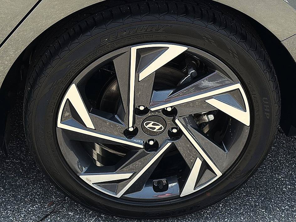 Certified 2025 Hyundai Elantra SEL FWD image 6