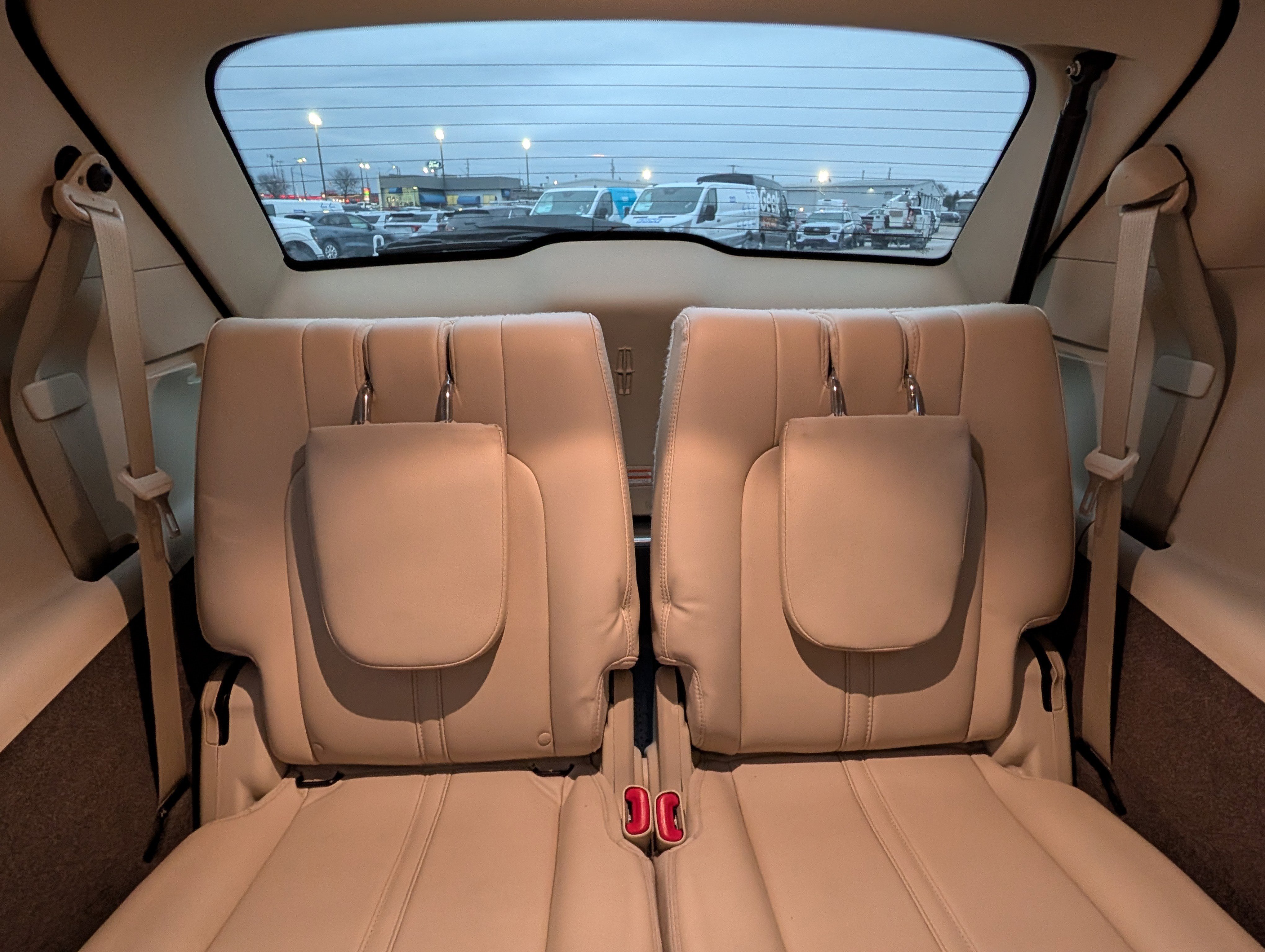 Used 2018 Lincoln MKT AWD image 31