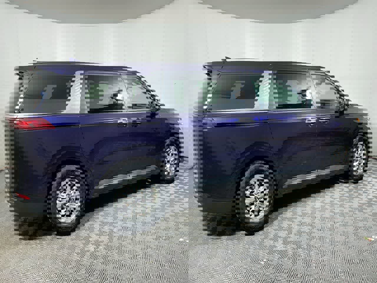 Used 2024 Kia Carnival LX image 14