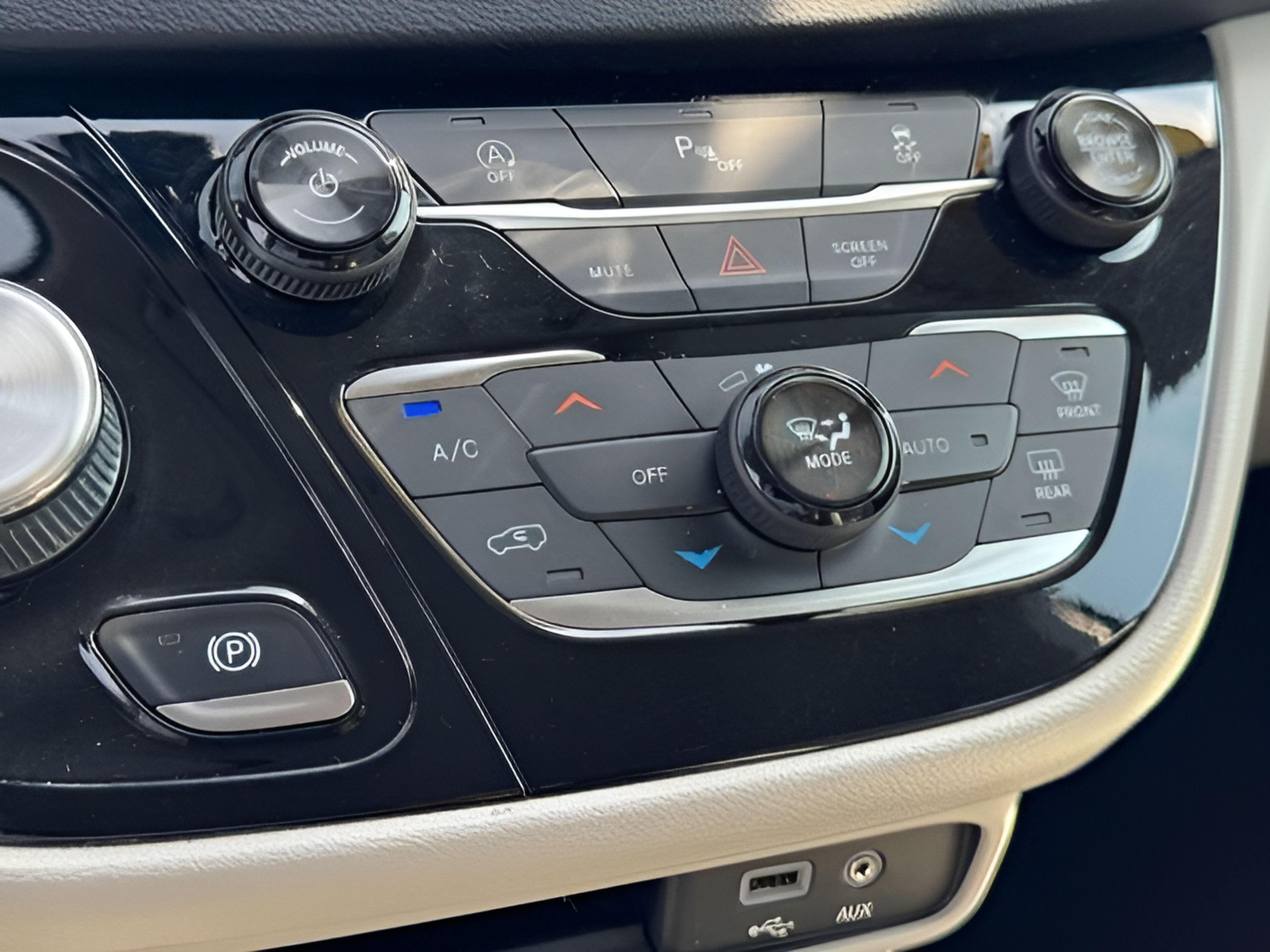 Used 2018 Chrysler Pacifica Touring-L Plus FWD image 30