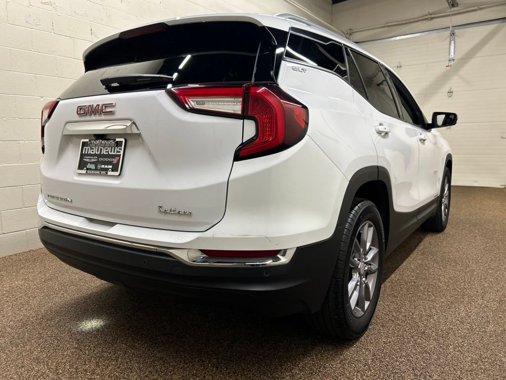 Used 2022 GMC Terrain SLT FWD image 2