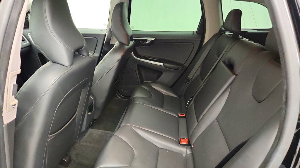 Used 2016 Volvo XC60 T6 AWD/4WD image 20