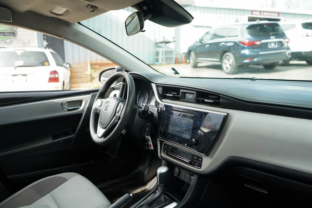 Used 2018 Toyota Corolla LE w/ Carpet Mat Package (TMS) image 34