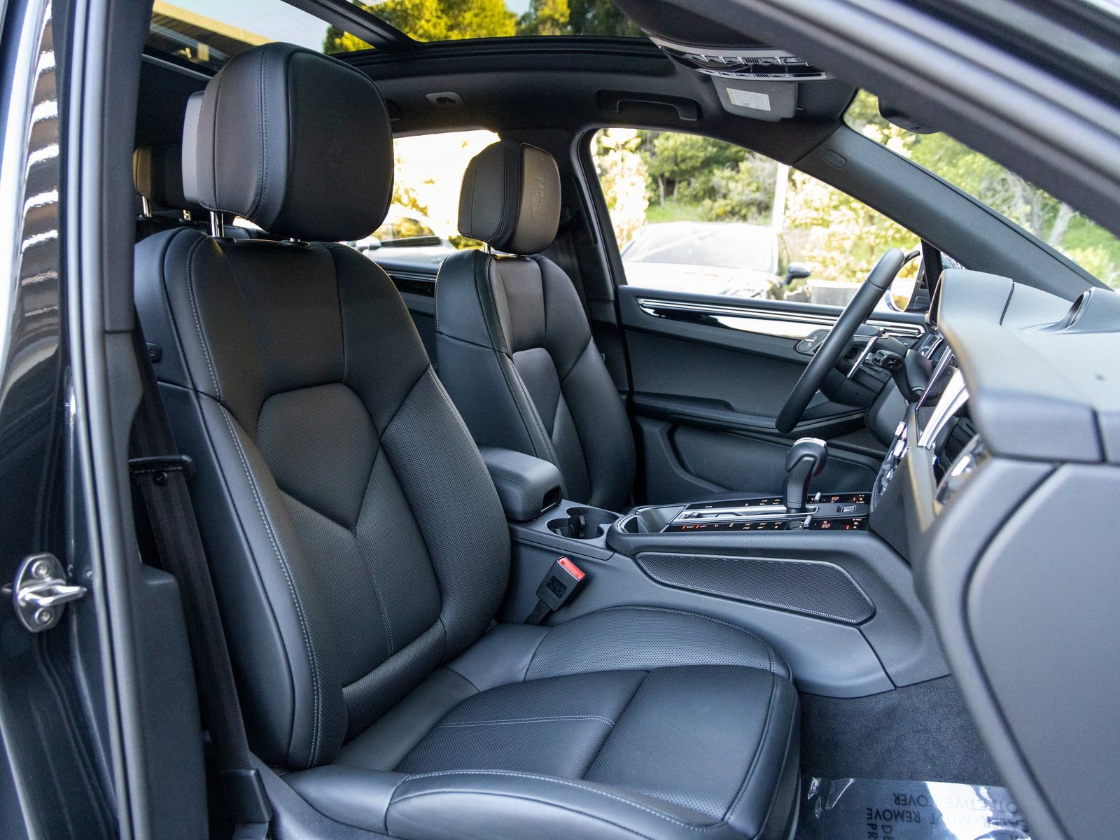 Certified 2025 Porsche Macan image 55