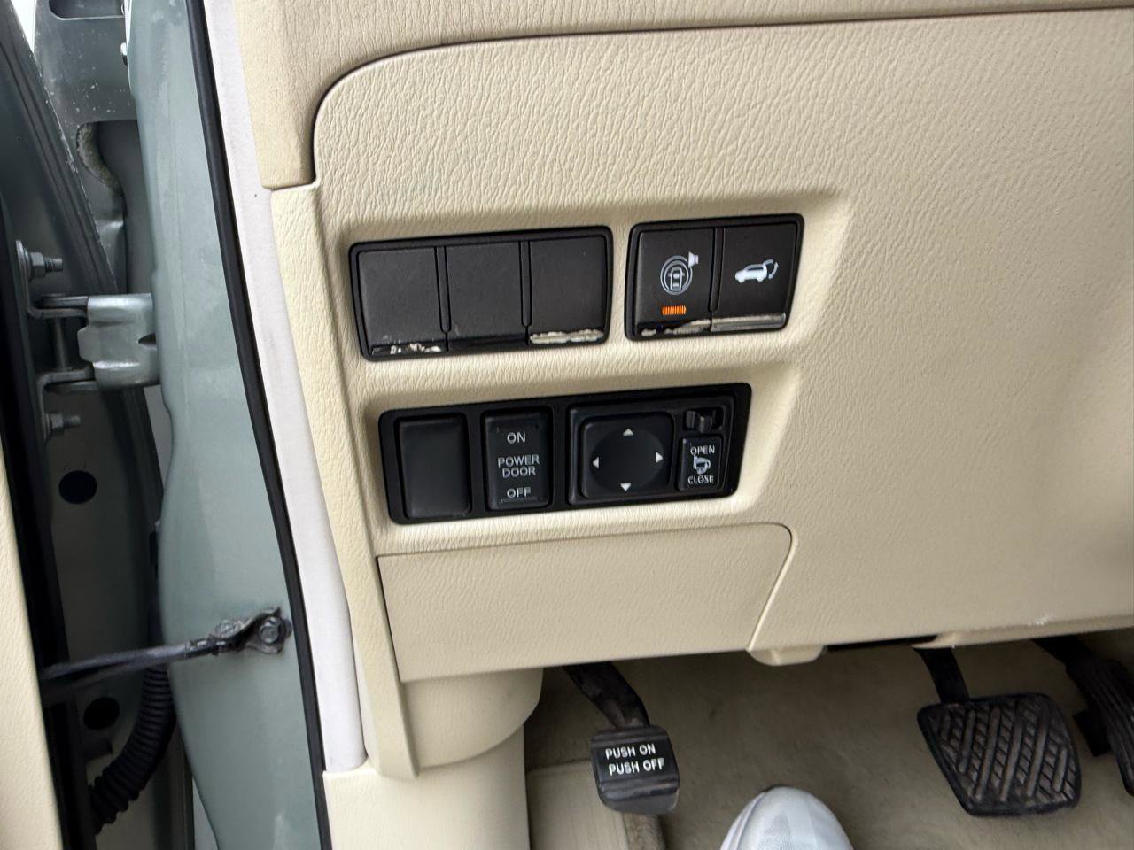 Used 2012 INFINITI QX56 4WD w/ Deluxe Touring Pkg image 30