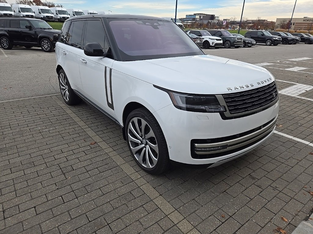Used 2023 Land Rover Range Rover SE image 4