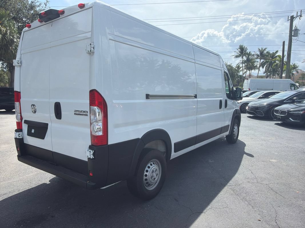 Used 2025 RAM ProMaster 2500 w/ Convenience Group FWD image 5
