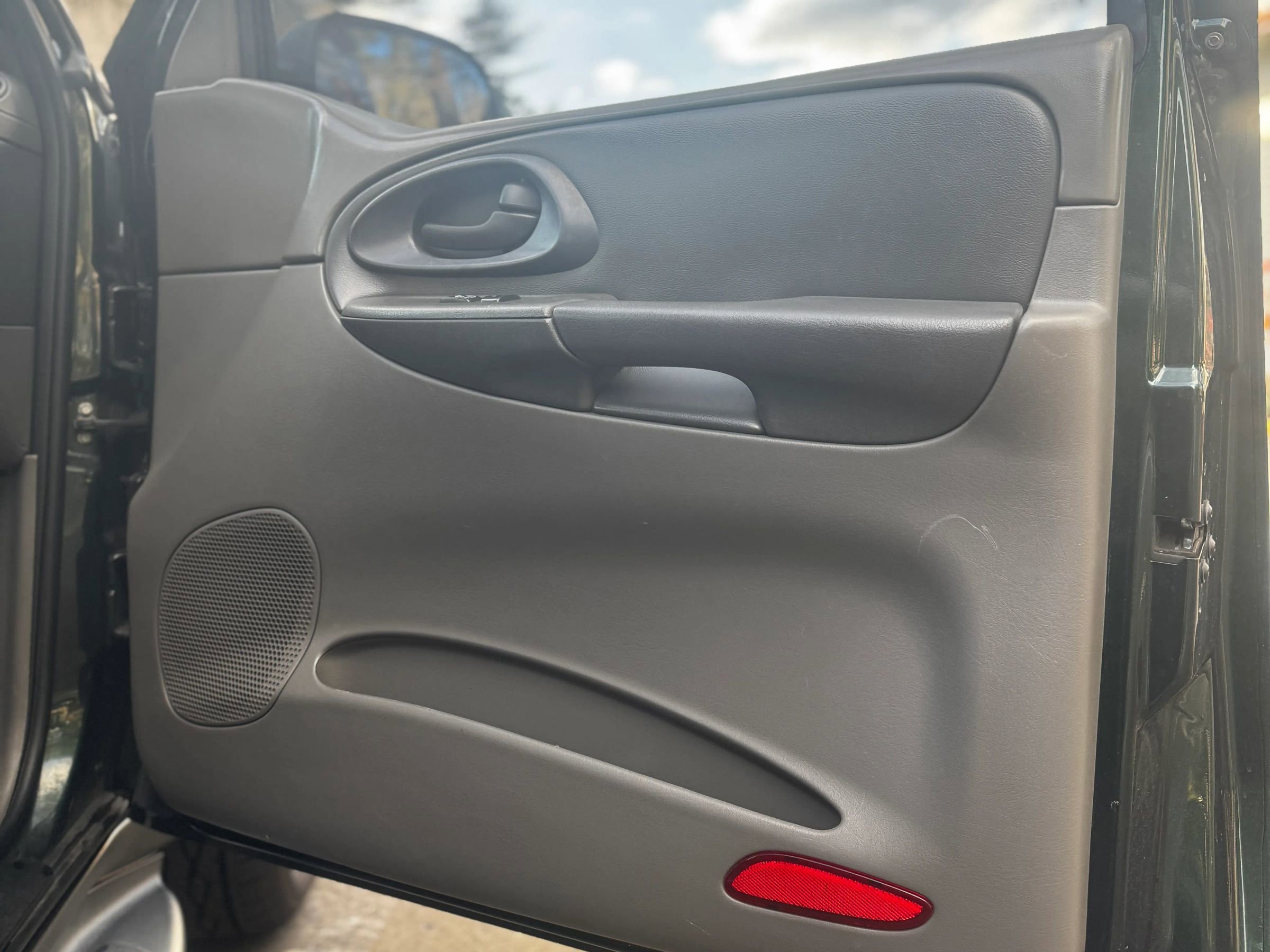 Used 2002 Chevrolet TrailBlazer LTZ image 23