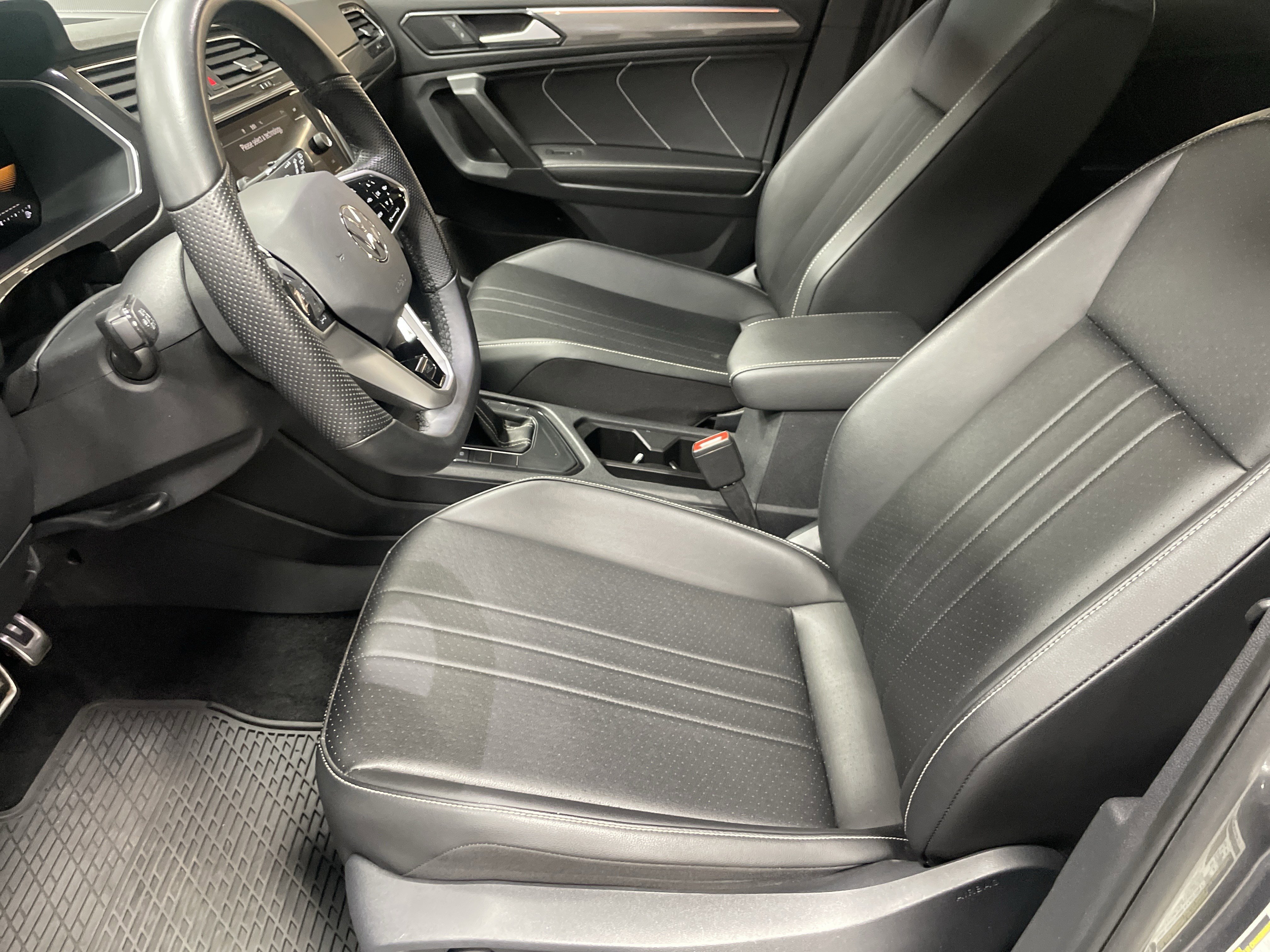 Used 2023 Volkswagen Tiguan SE R-Line FWD image 16