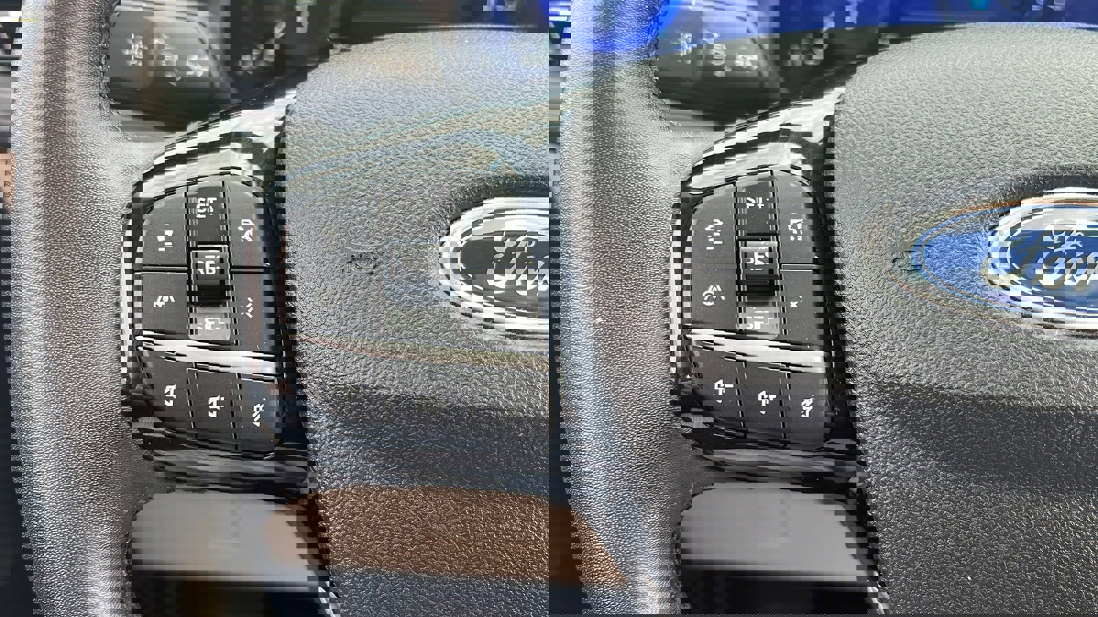 Used 2022 Ford Escape Titanium w/ Class II Trailer Tow Package image 18