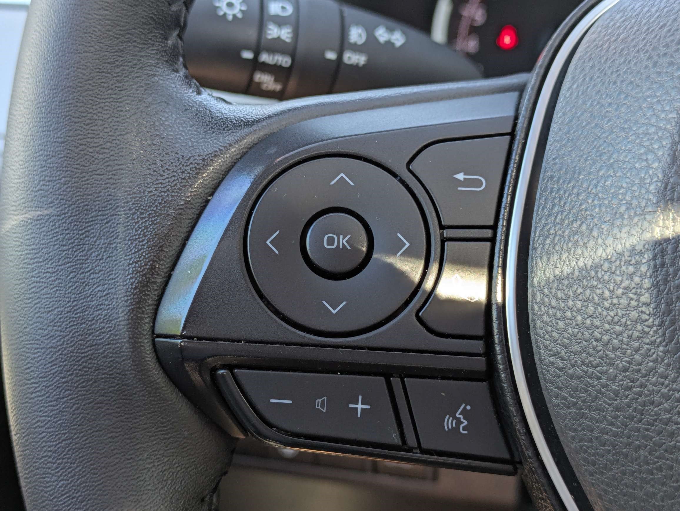 Used 2025 Toyota RAV4 XLE Premium w/ Weather Package FWD image 25