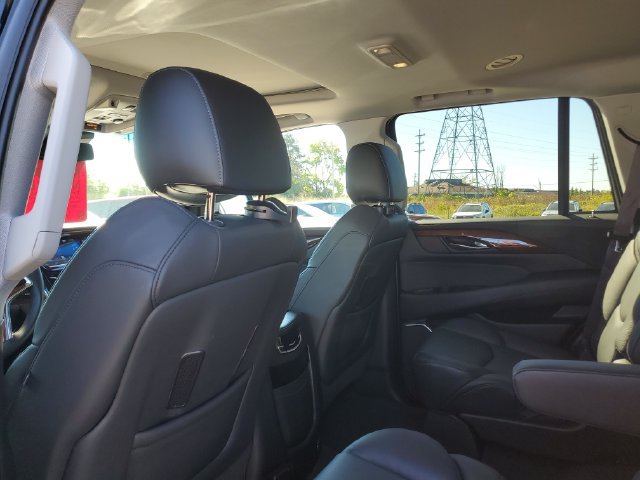Used 2017 Cadillac Escalade Luxury AWD/4WD image 8