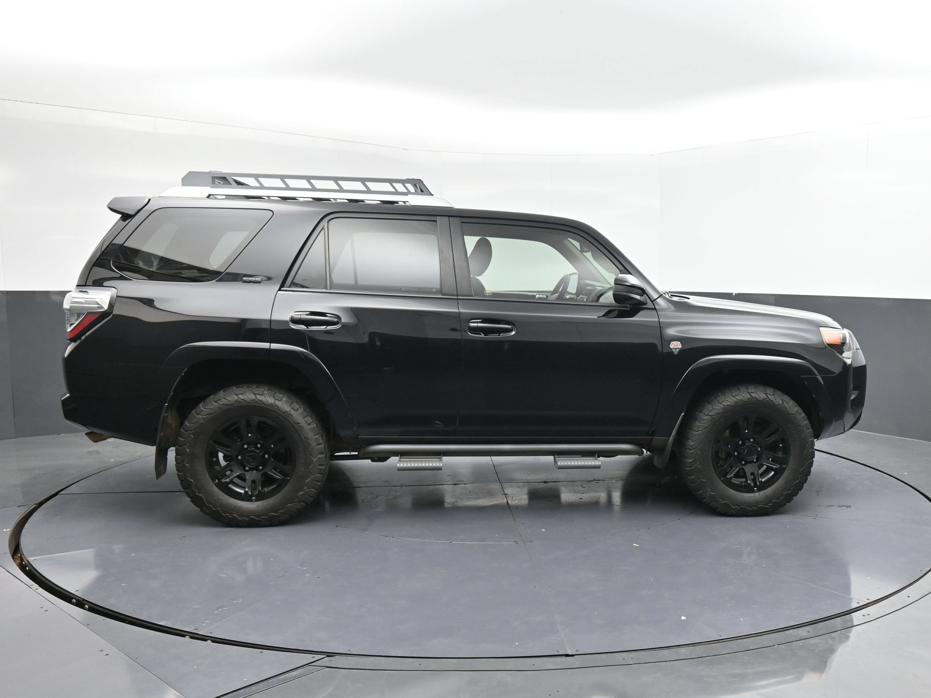 Used 2017 Toyota 4Runner SR5 AWD/4WD image 9