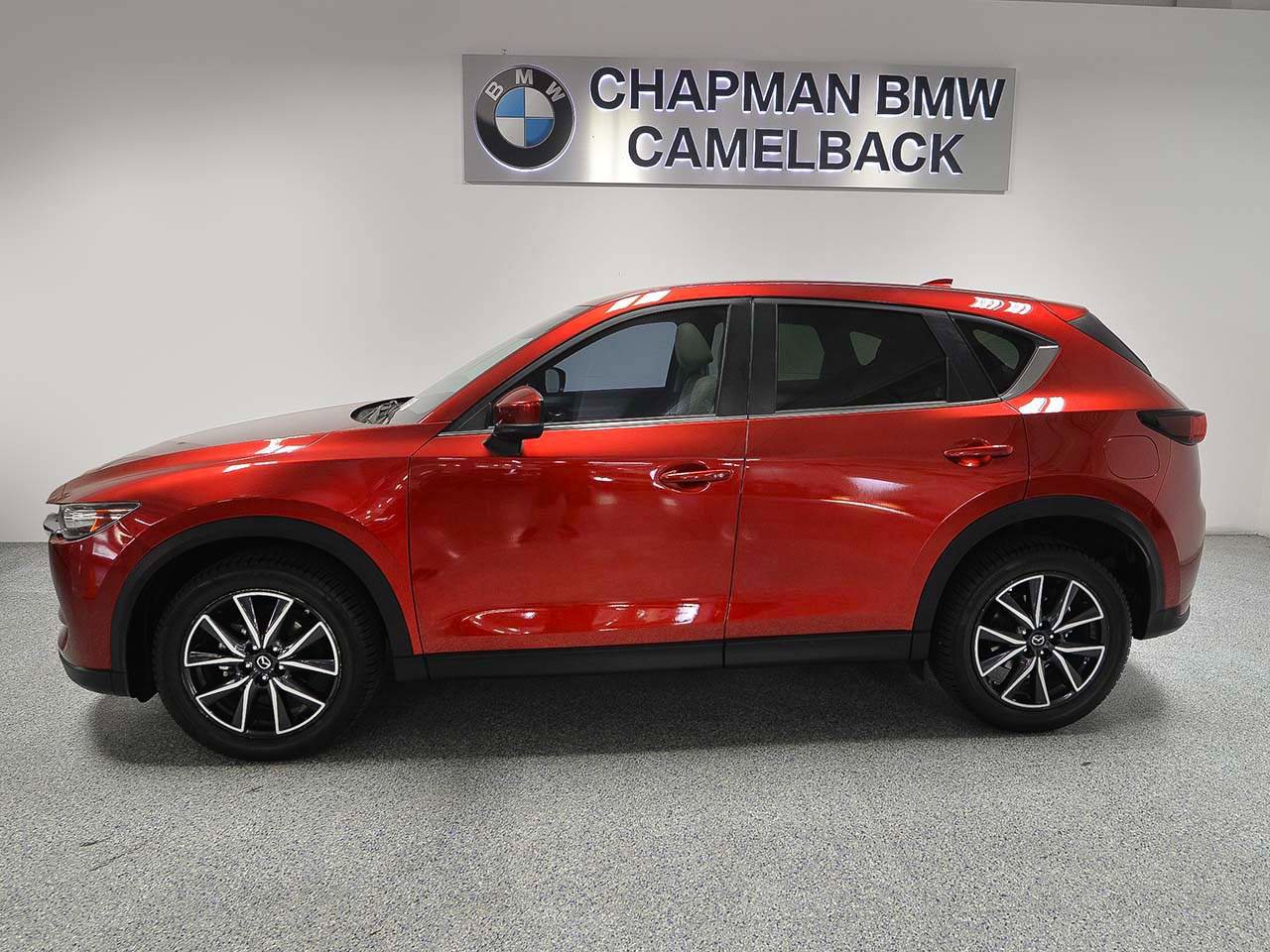Used 2018 MAZDA CX-5 Touring w/ Preferred Equipment Package FWD image 4