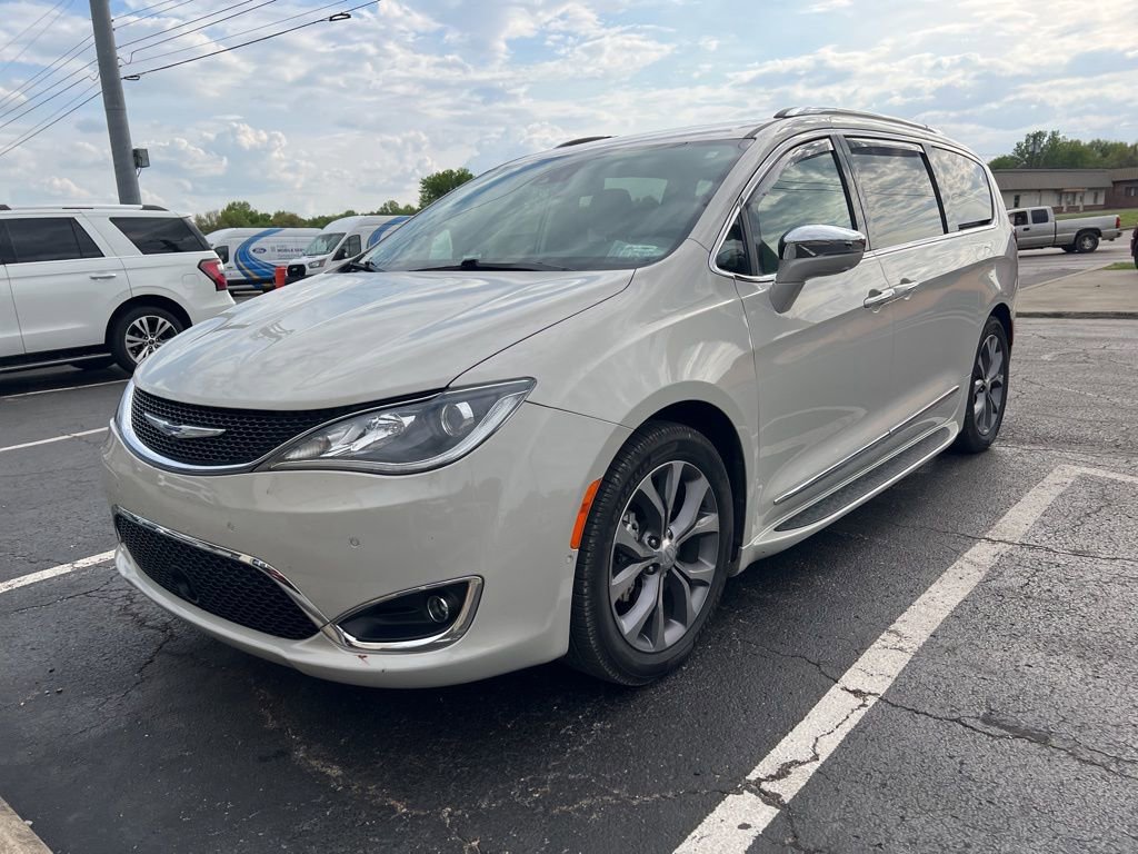 Used 2019 Chrysler Pacifica Limited image 5
