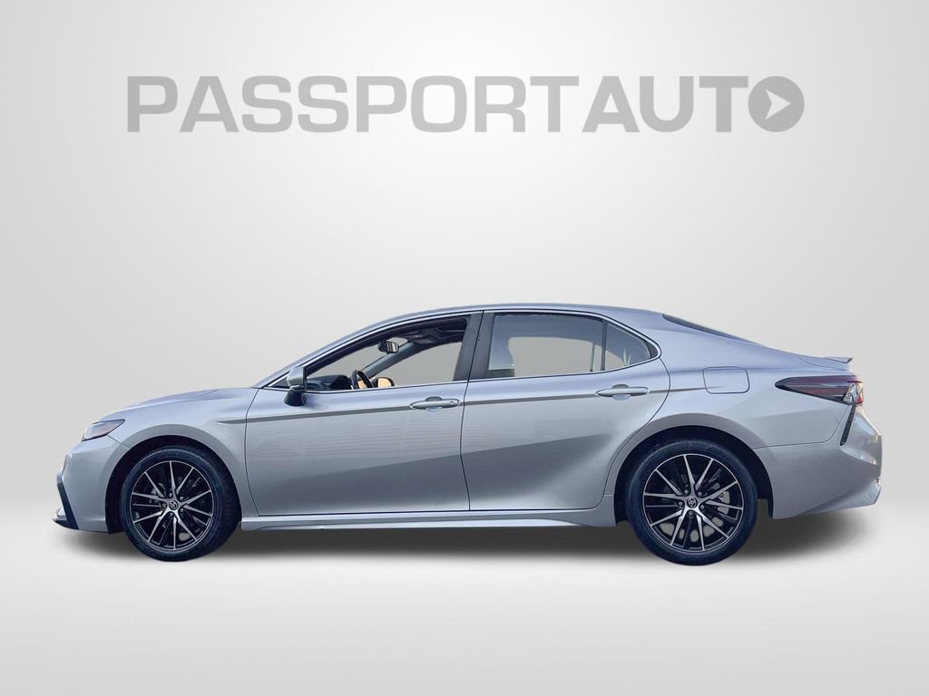 Used 2022 Toyota Camry SE w/ Convenience Package FWD image 2