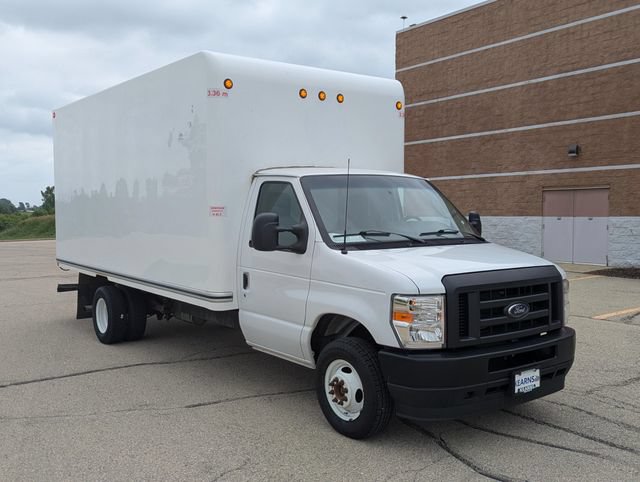Used 2024 Ford E-450 and Econoline 450 Super Duty RWD image 2