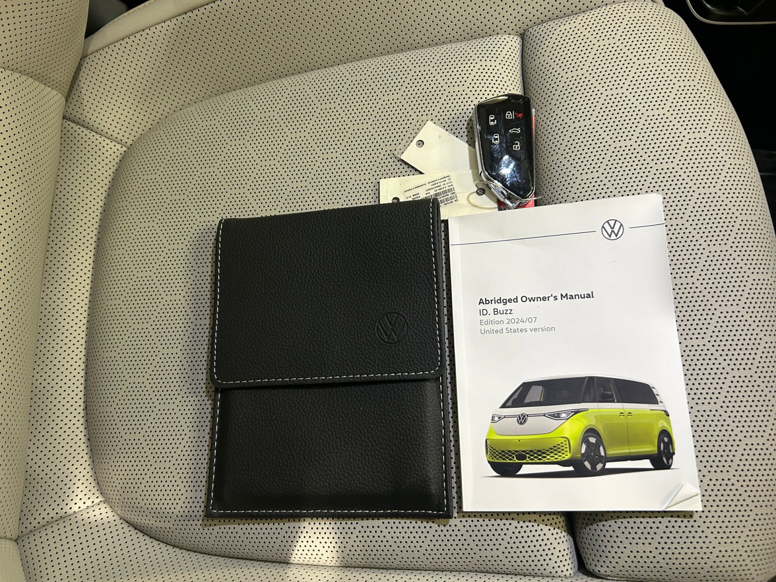 Used 2025 Volkswagen ID. Buzz 1st Edition image 20