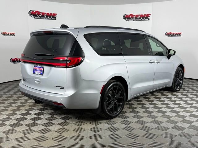 New 2026 Chrysler Pacifica Limited image 3