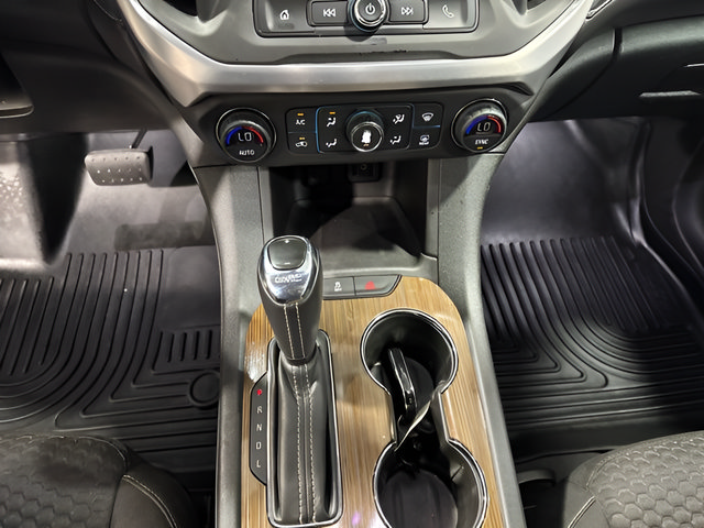 Used 2017 GMC Acadia SLE FWD image 18
