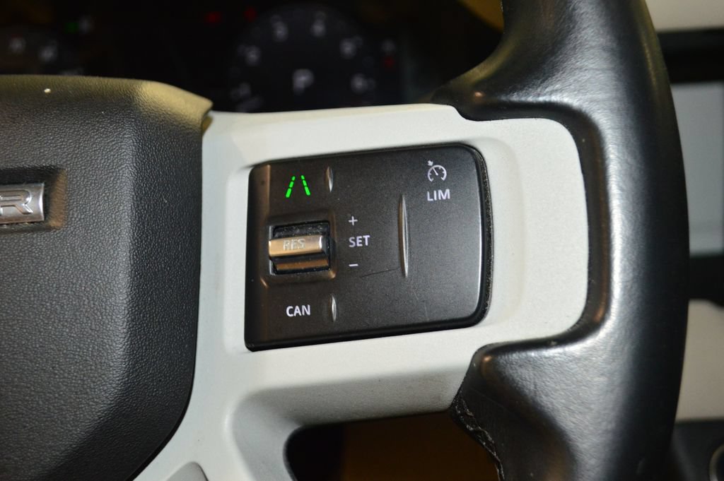 Used 2023 Land Rover Defender 130 SE AWD/4WD image 22