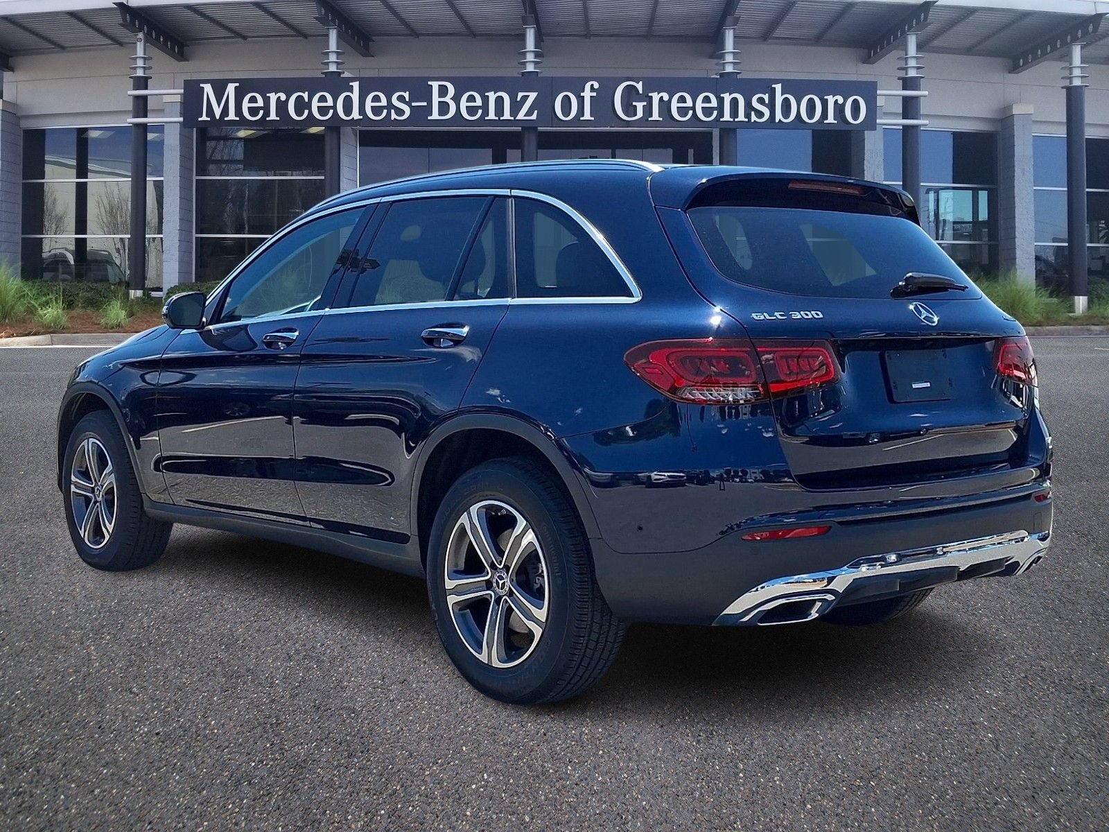 Used 2022 Mercedes-Benz GLC 300 4MATIC image 4