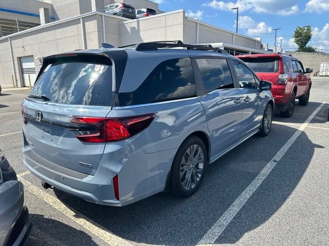 Used 2025 Honda Odyssey Touring image 3