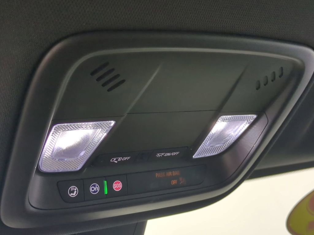 Used 2022 Chevrolet Traverse LS FWD image 24