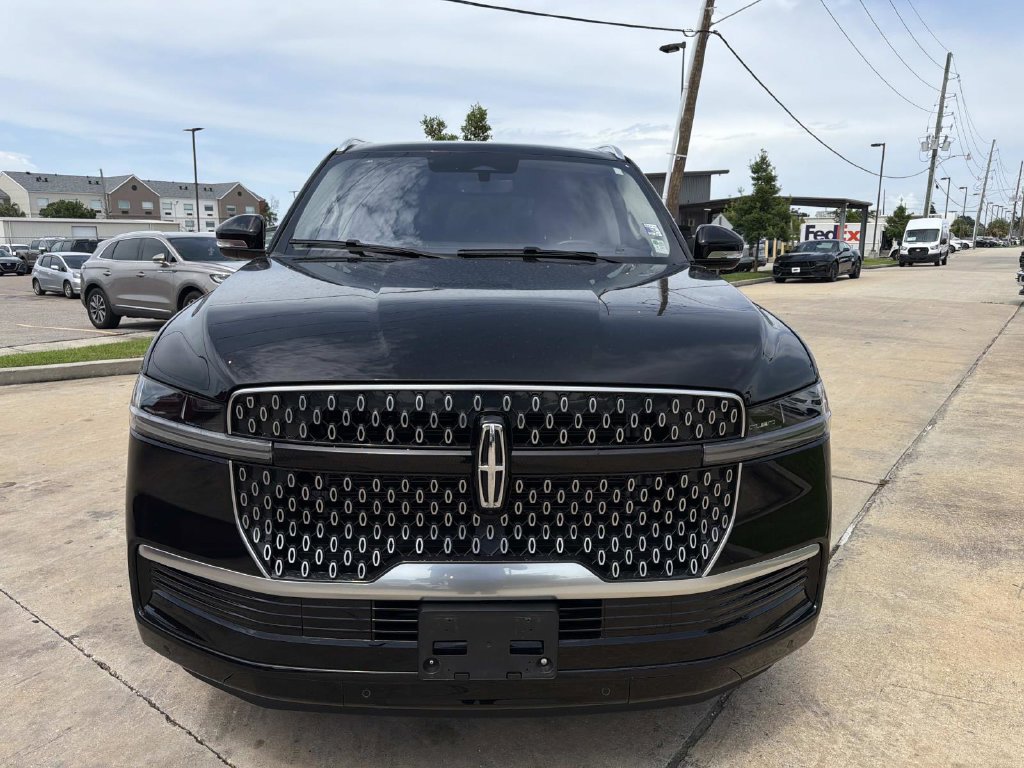 Certified 2025 Lincoln Navigator L Reserve AWD/4WD image 3
